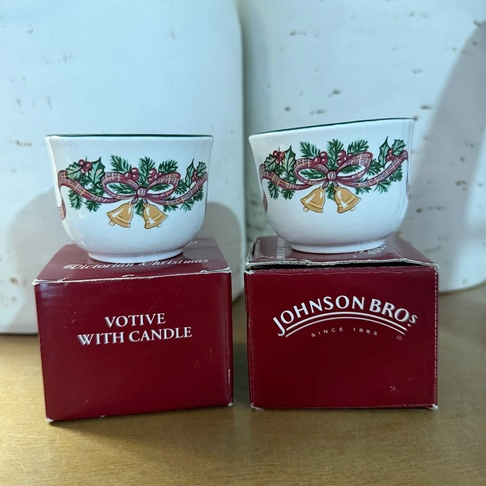 Johnson Brothers Victorian Christmas‎ Votive Candle Holders Set of 2